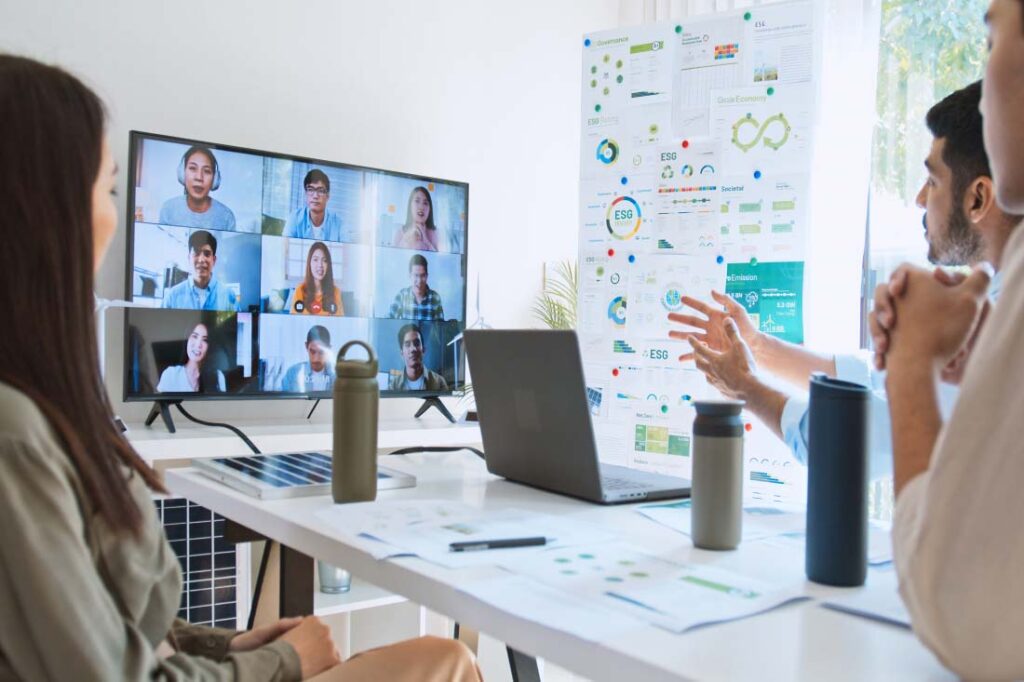 Blog Header Hybrid Team Collaboration Q3 24